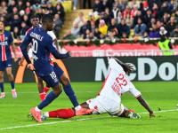 IM电竞投注平台-摩纳哥主力中场伤退，防线漏洞暴露