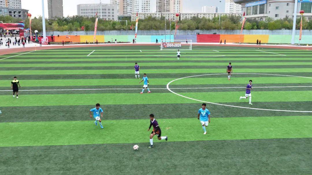 红火足球比赛沸腾赛场,球员拼搏奉献精神可嘉的简单介绍 红火足球比赛沸腾赛场,球员拼搏奉献精神可嘉的简单介绍