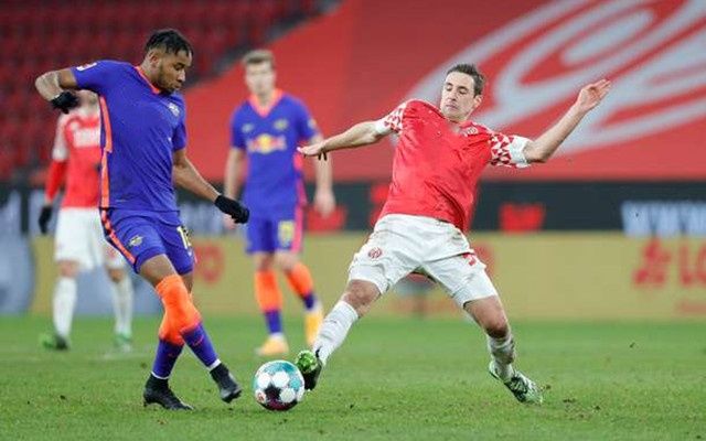 美因沙丁客场告捷,逼近德甲前四的简单介绍 美因沙丁客场告捷,逼近德甲前四的简单介绍