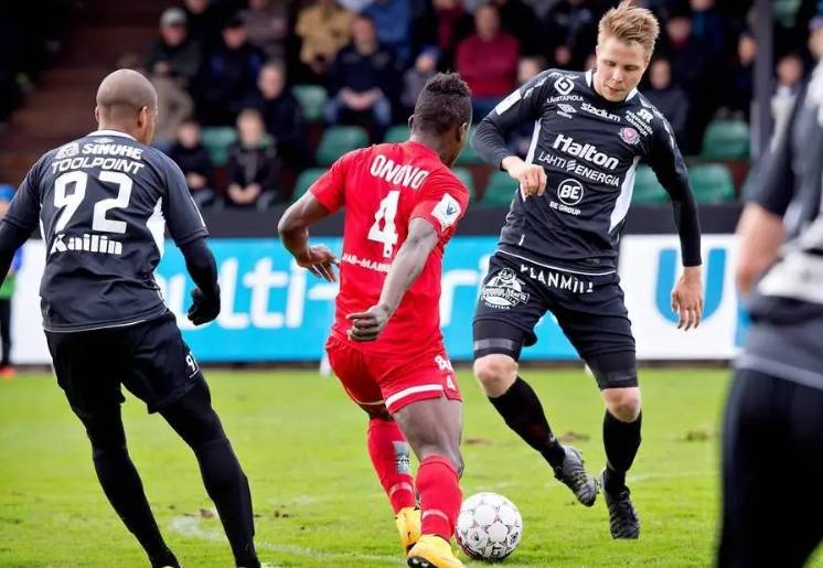 沙尔克豪胜,给对手致命打击 沙尔克豪胜,给对手致命打击