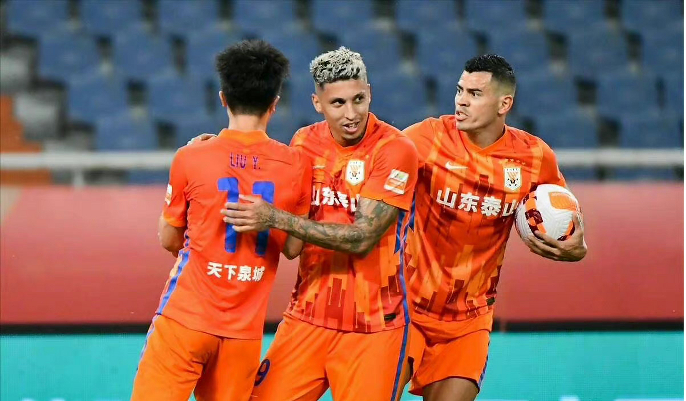 斗志昂扬,亚洲球队再度交锋 斗志昂扬,亚洲球队再度交锋