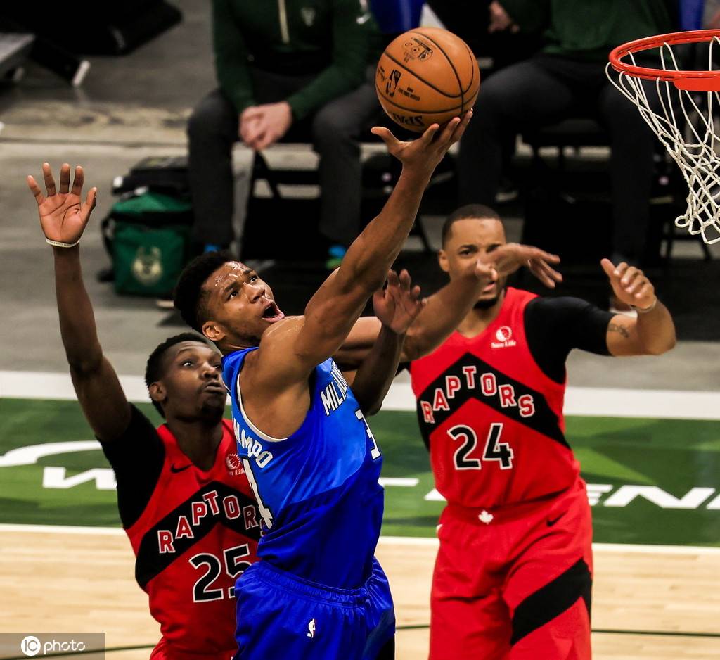 关于雄鹿主场大胜猛龙,范乔丹砍下三双的信息 关于雄鹿主场大胜猛龙,范乔丹砍下三双的信息