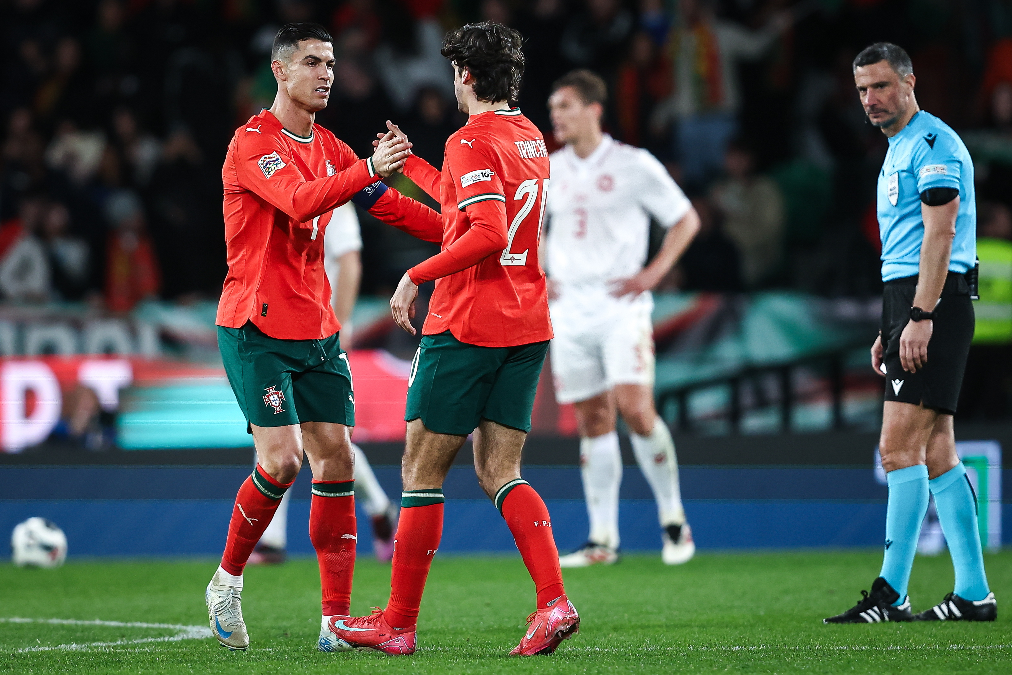 包含葡萄牙队连败两场,欧预赛前景蒙上阴影的词条 包含葡萄牙队连败两场,欧预赛前景蒙上阴影的词条