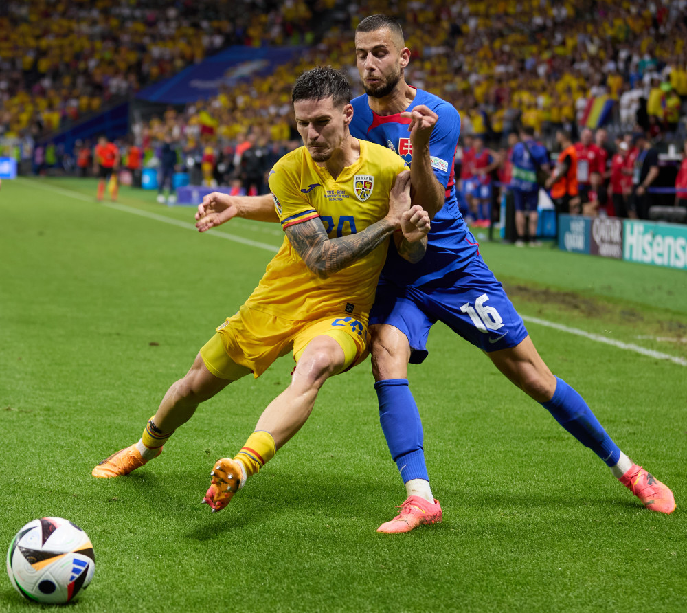 包含欧洲足球盃开幕,各路豪强齐聚一堂的词条 包含欧洲足球盃开幕,各路豪强齐聚一堂的词条