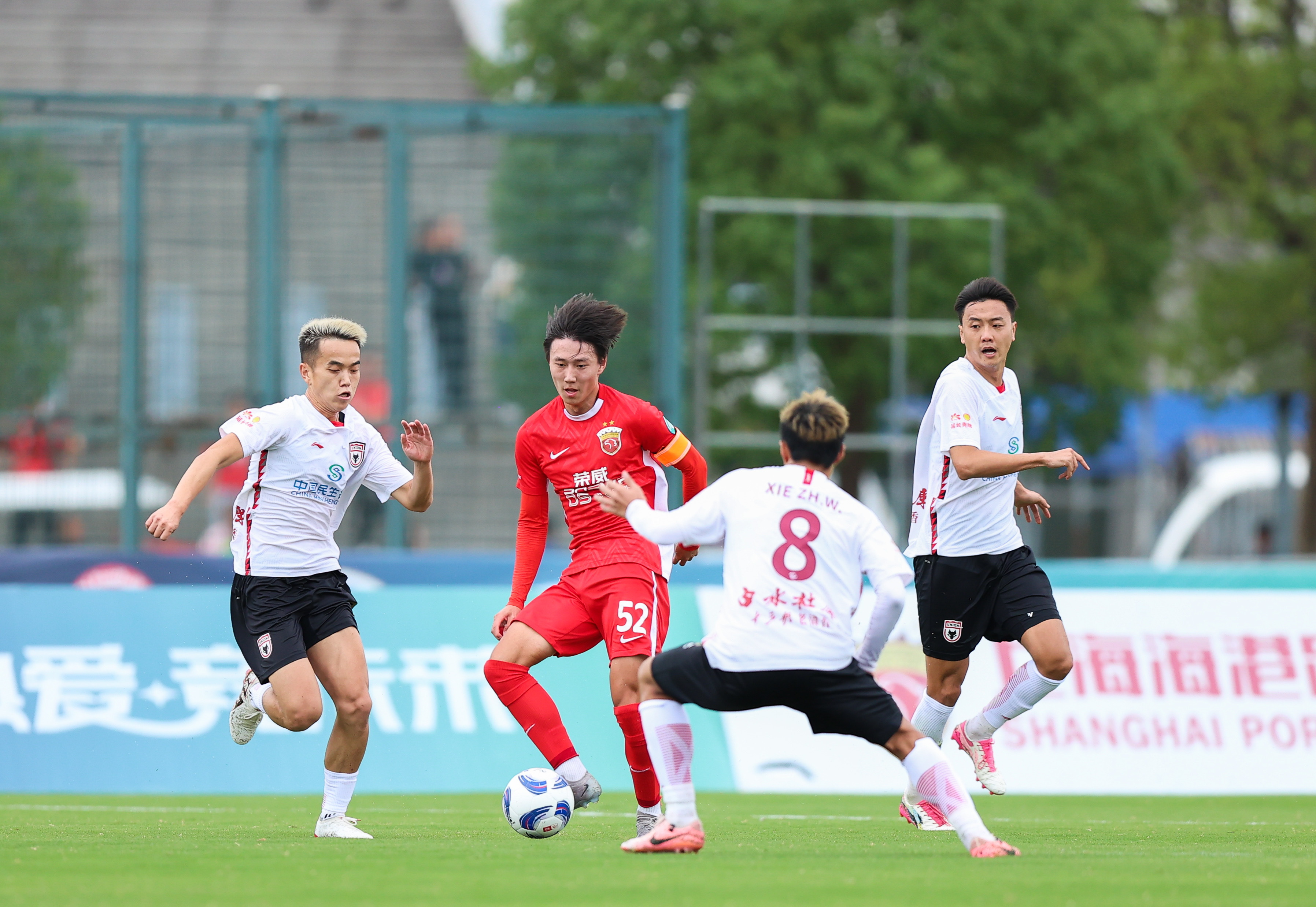 比赛中某队掌握机会凭借精湛表现打败对手 比赛中某队掌握机会凭借精湛表现打败对手