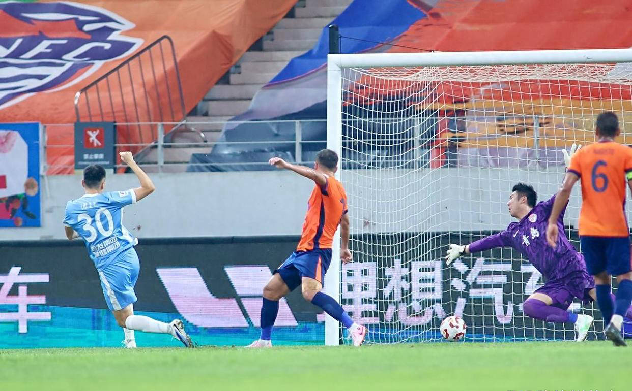 比赛中某队掌握机会凭借精湛表现打败对手 比赛中某队掌握机会凭借精湛表现打败对手