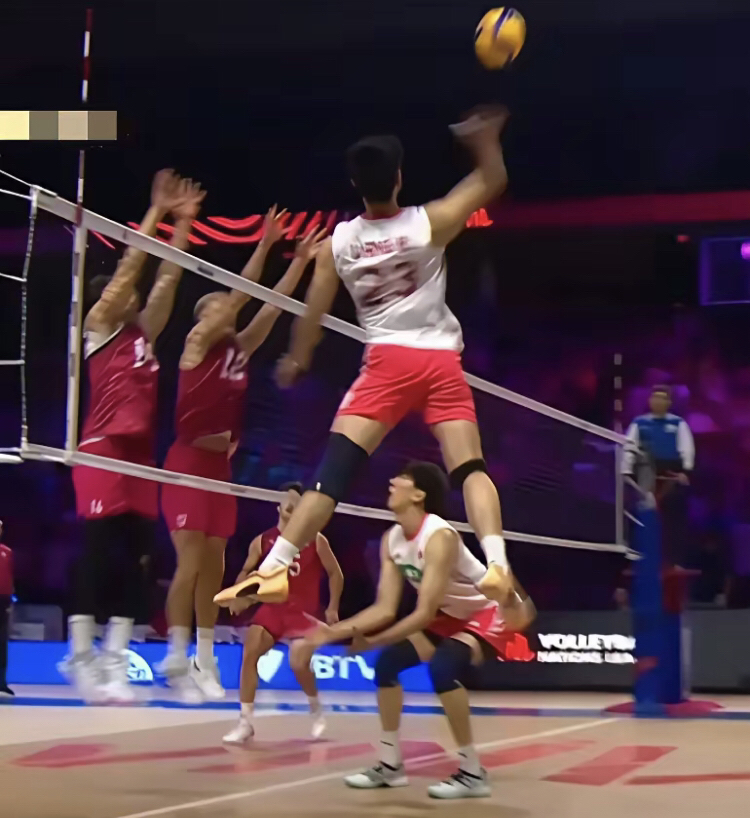 包含主力球员失常,替补球员惊艳亮相的词条 包含主力球员失常,替补球员惊艳亮相的词条