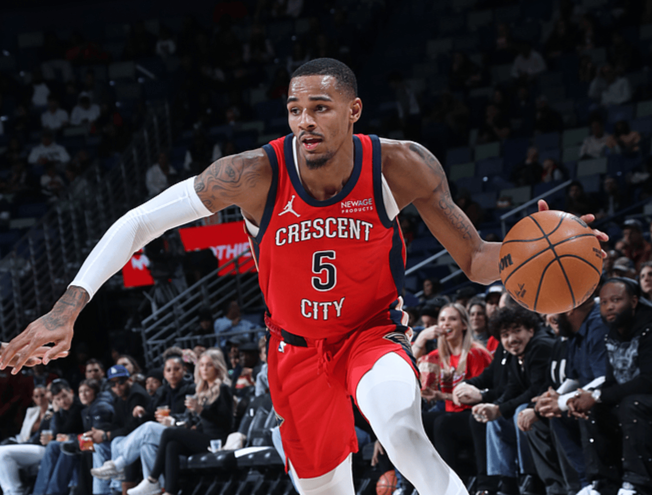 鹈鹕横扫雷霆，麦科勒姆扛起全队