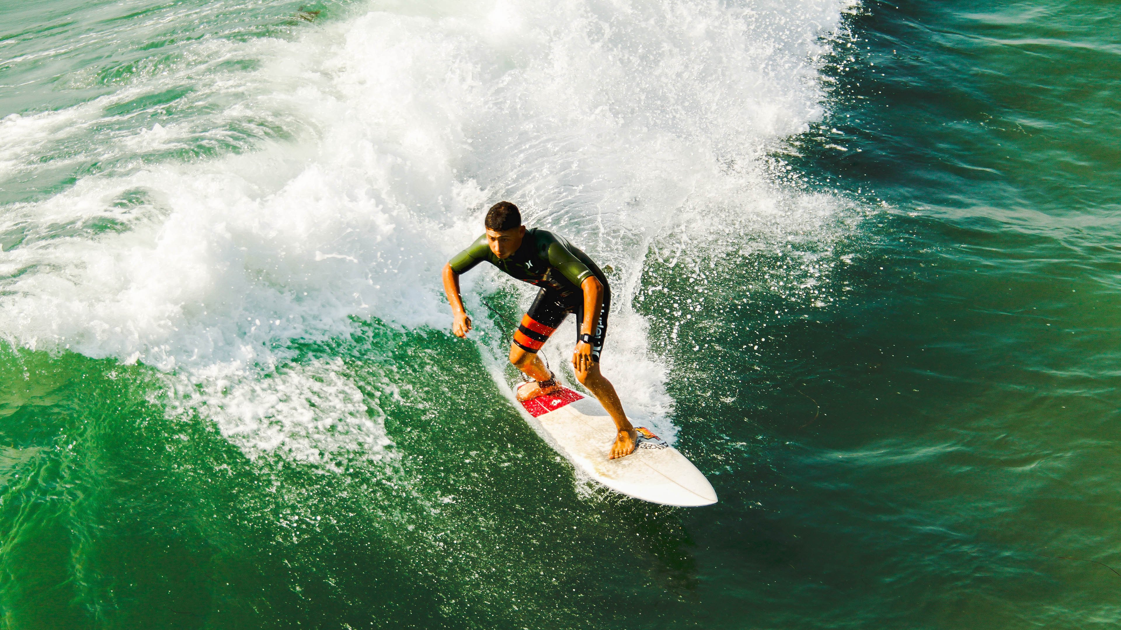 绿茵双城记，拉什福德连续得分拉开差距，拜仁强压波兰展露冠军相